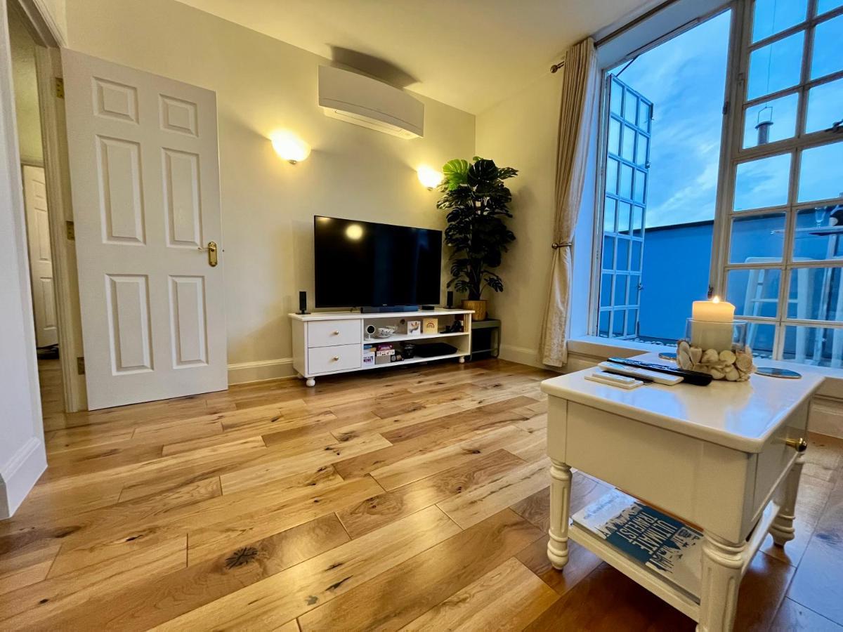 A Penthouse By Tower Bridge Apartment